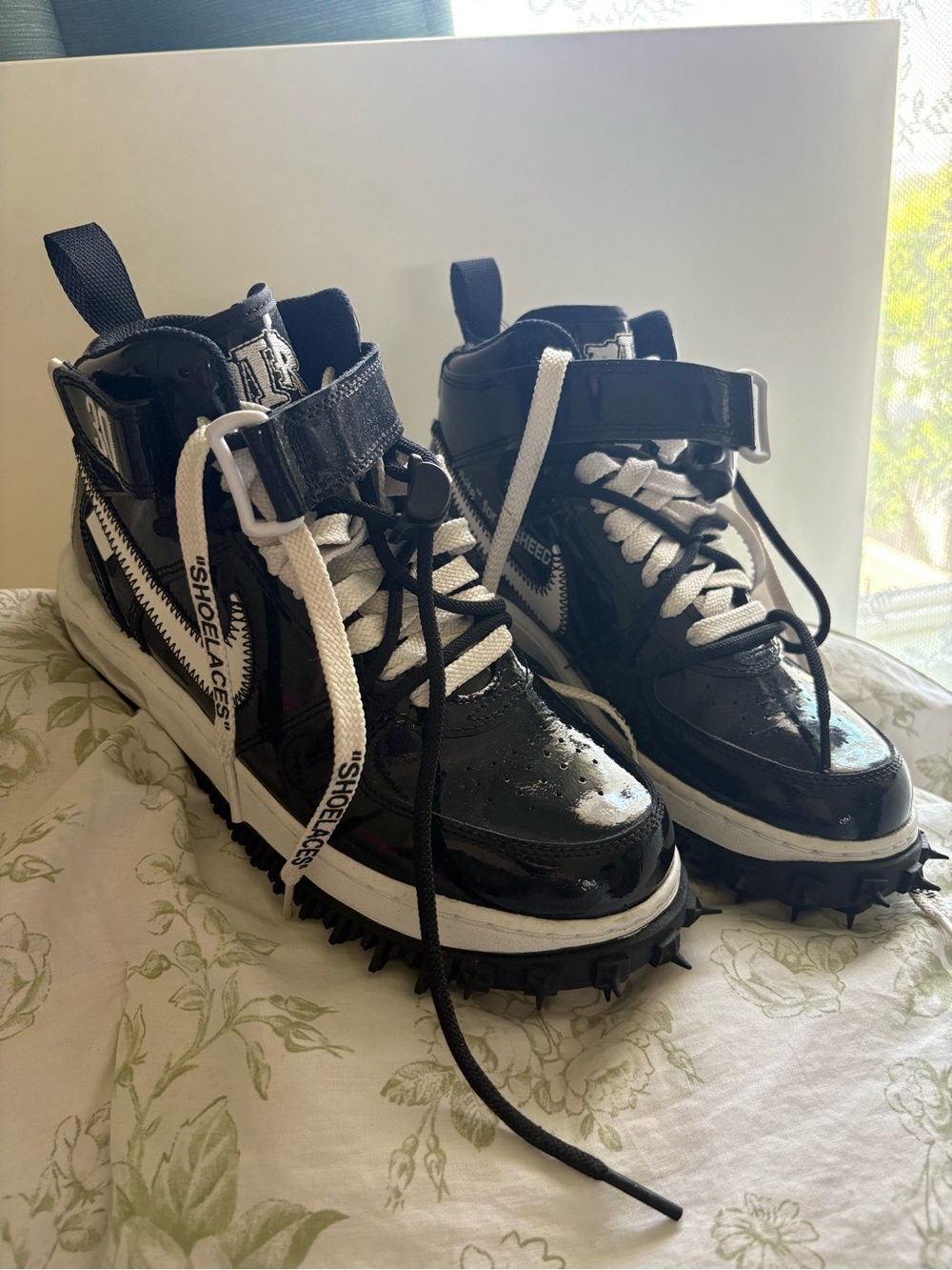 Off whiteXnike Black High-Top Sneakers with White Laces